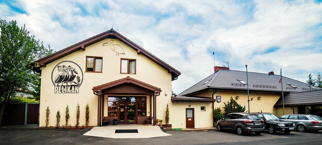 Pelikan Aleksandrów Łódzki Bagian luar foto