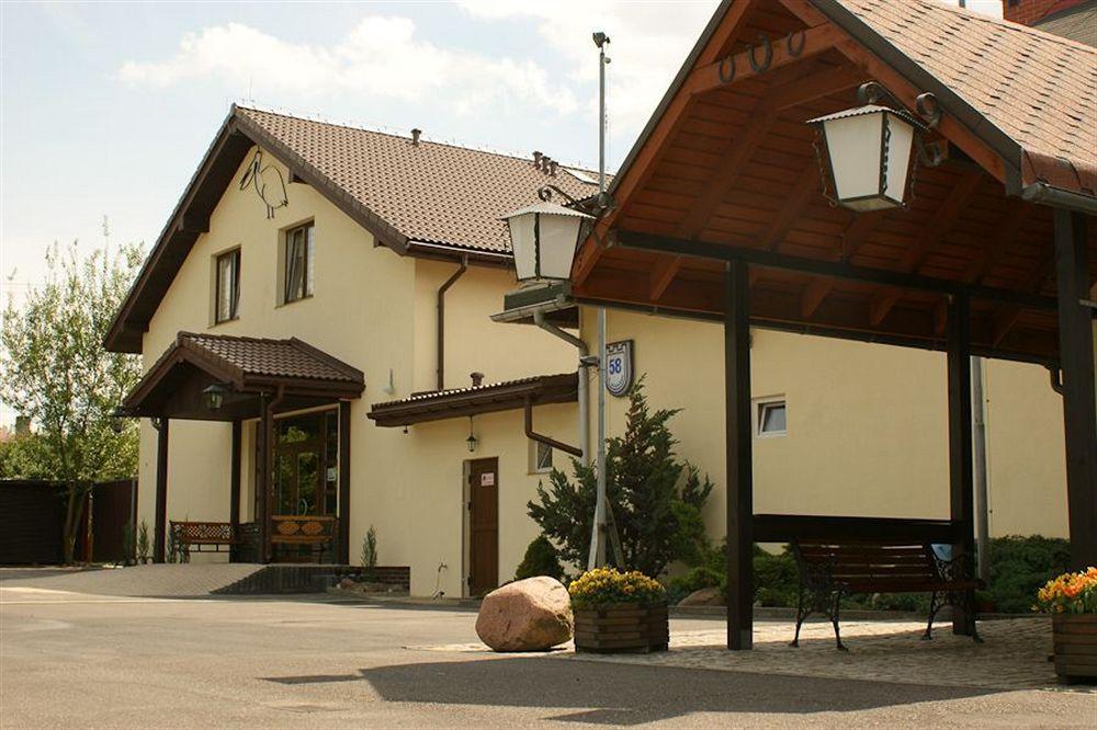 Pelikan Aleksandrów Łódzki Bagian luar foto