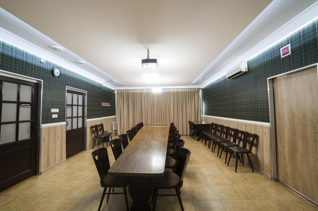 Pelikan Aleksandrów Łódzki Bagian luar foto