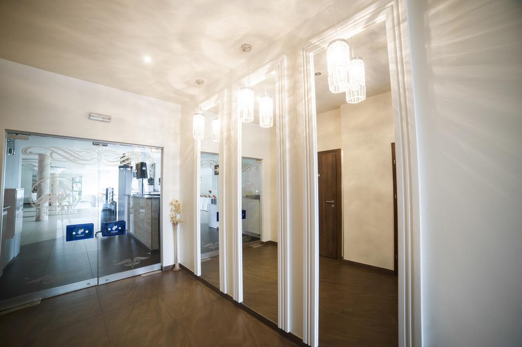 Pelikan Aleksandrów Łódzki Bagian luar foto